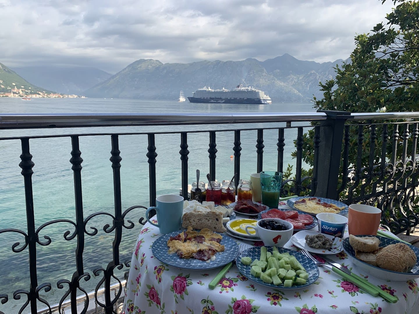 Promenade Rose photo 1