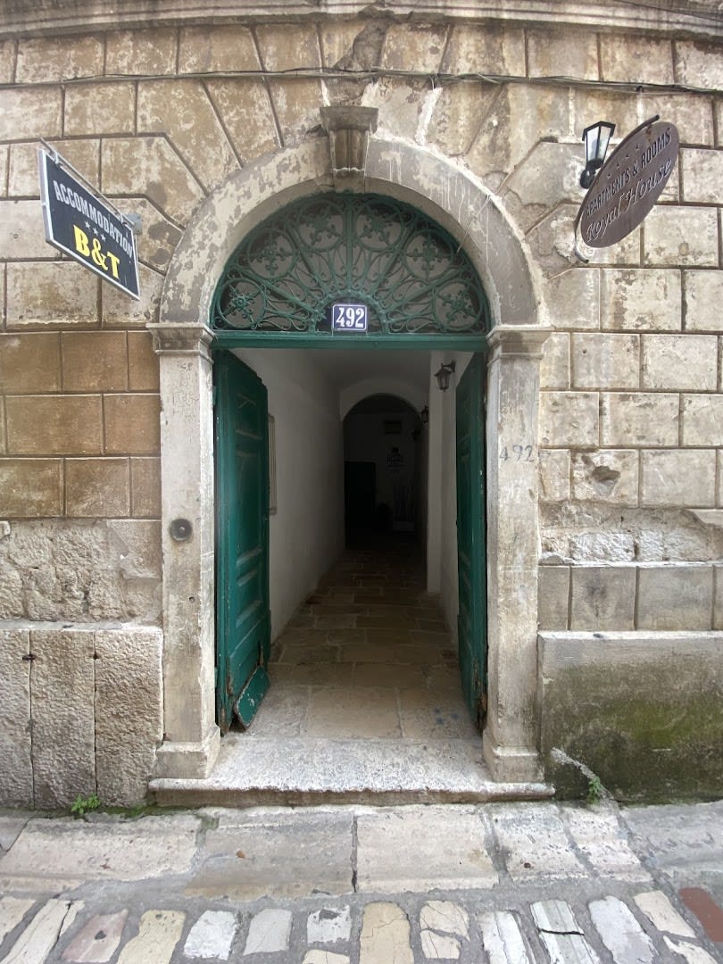 Royal House Apartments photo 4