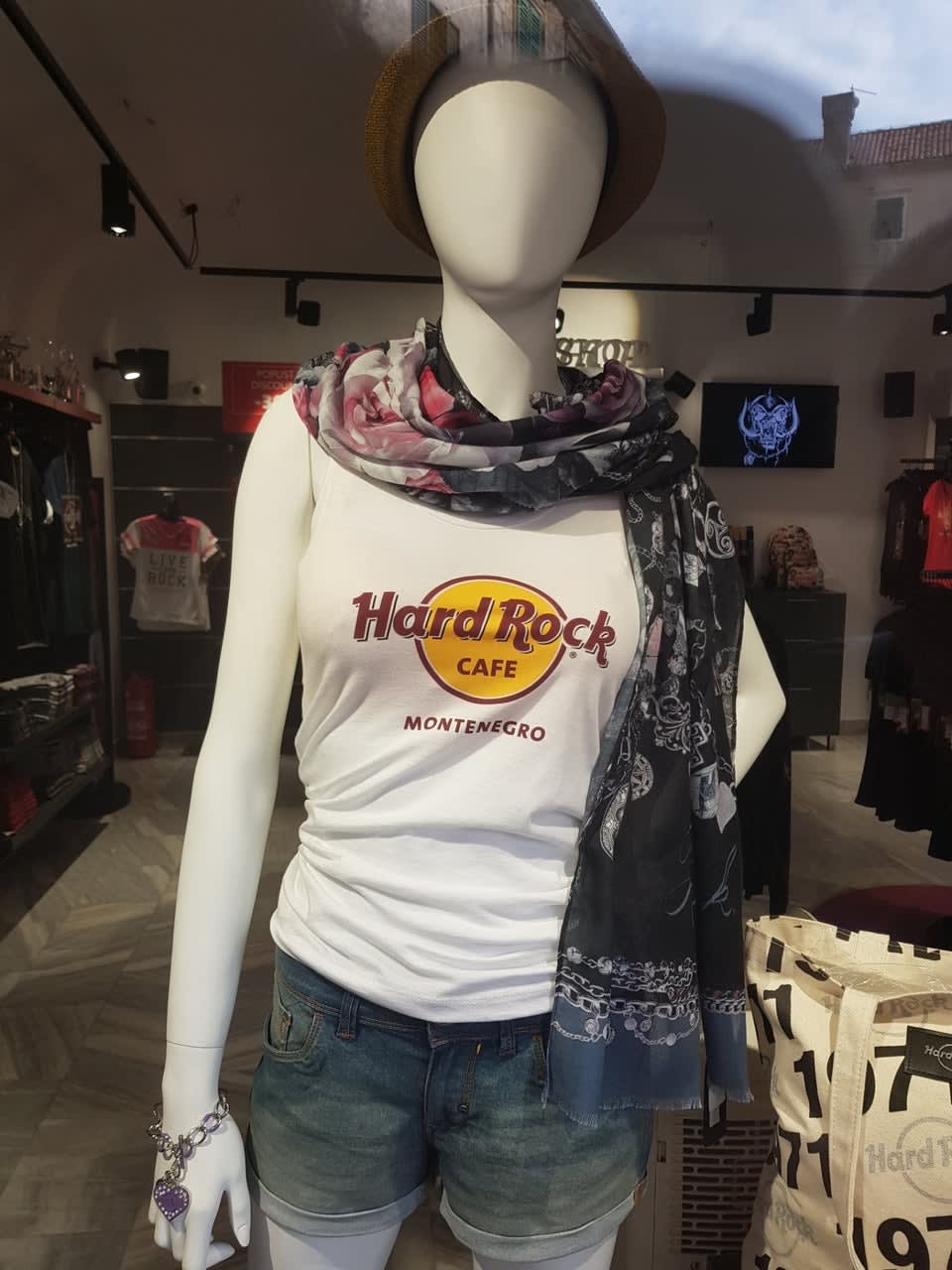 Hard Rock Cafe - Souvenir Rock Shop photo 6