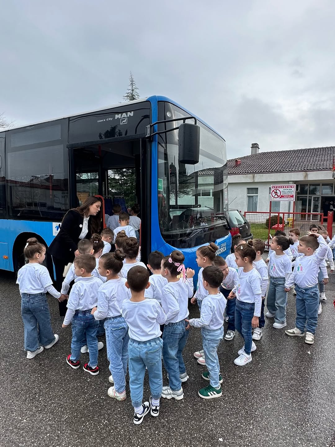 Autobuska stanica Topla photo 8