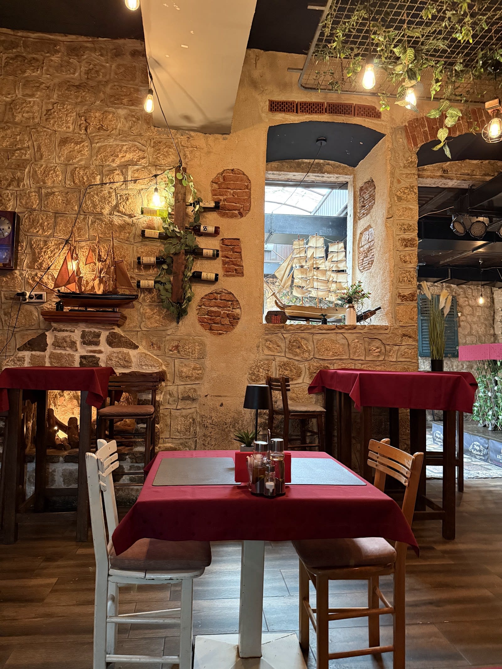 Gastro Pub MojaKafanica Kotor photo 1