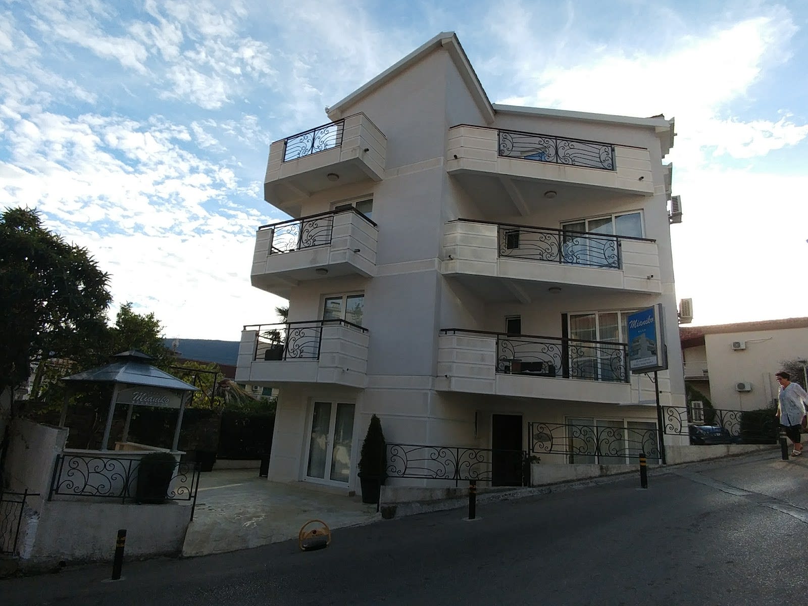 Mianiko Apartments photo 2