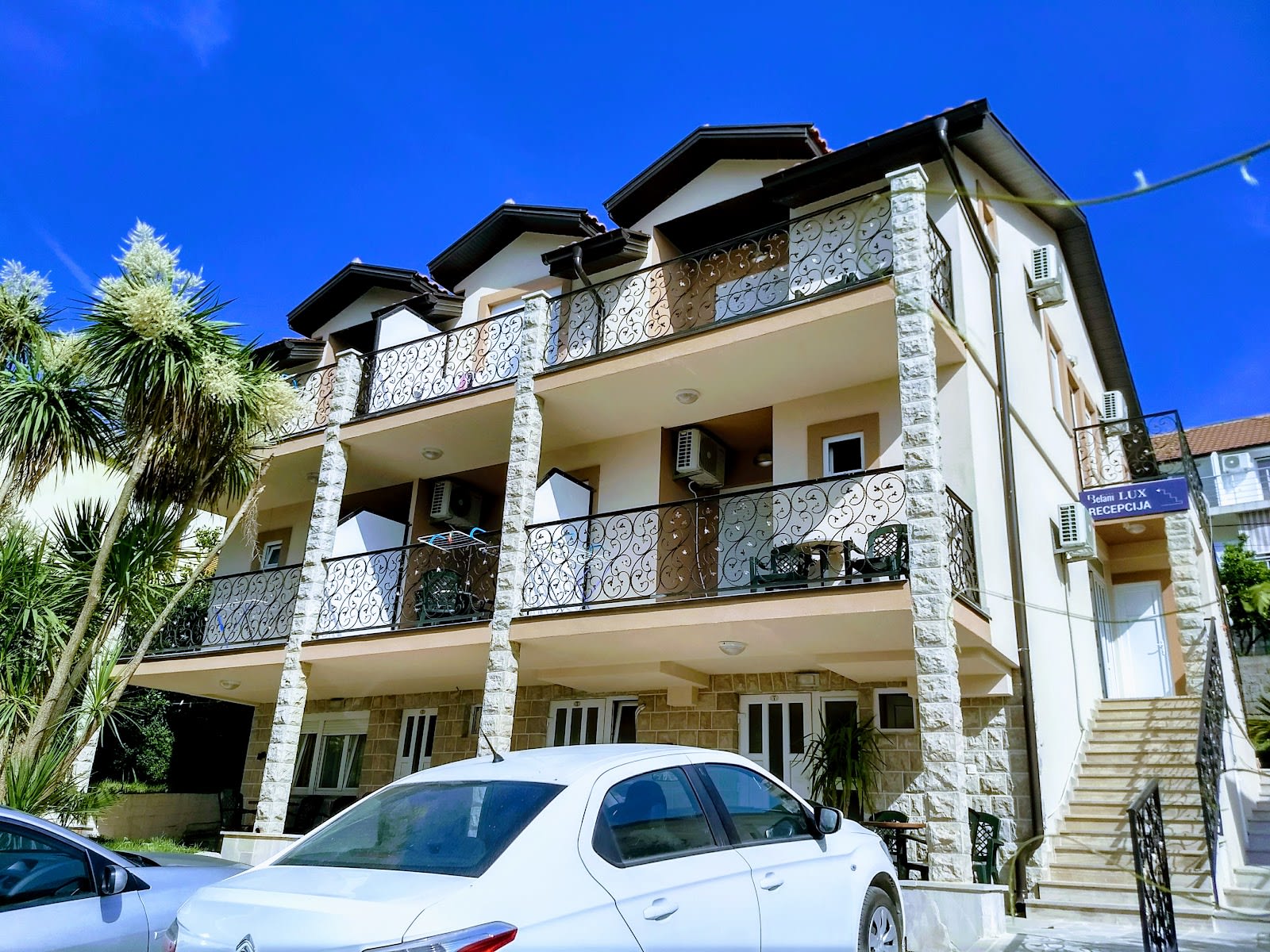 Mianiko Apartments photo 9