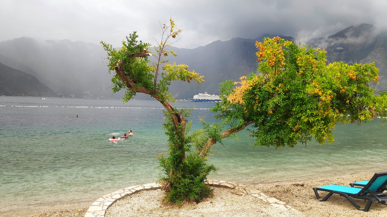 Oskar Beach Bar photo 8