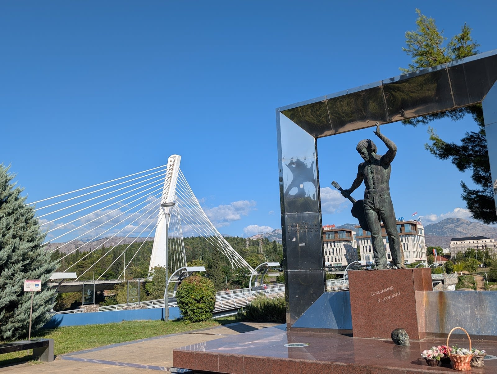 Millennium Bridge photo 3