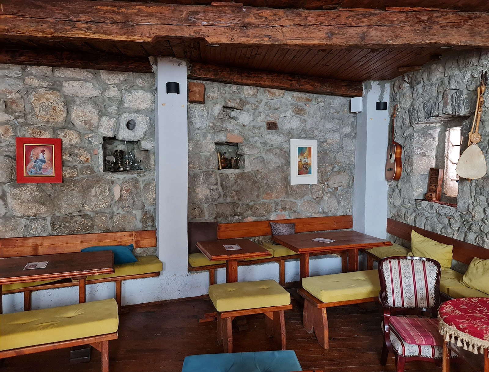 Kaldrma - Podgorica - Kafe Galerija Suvenirnica photo 3