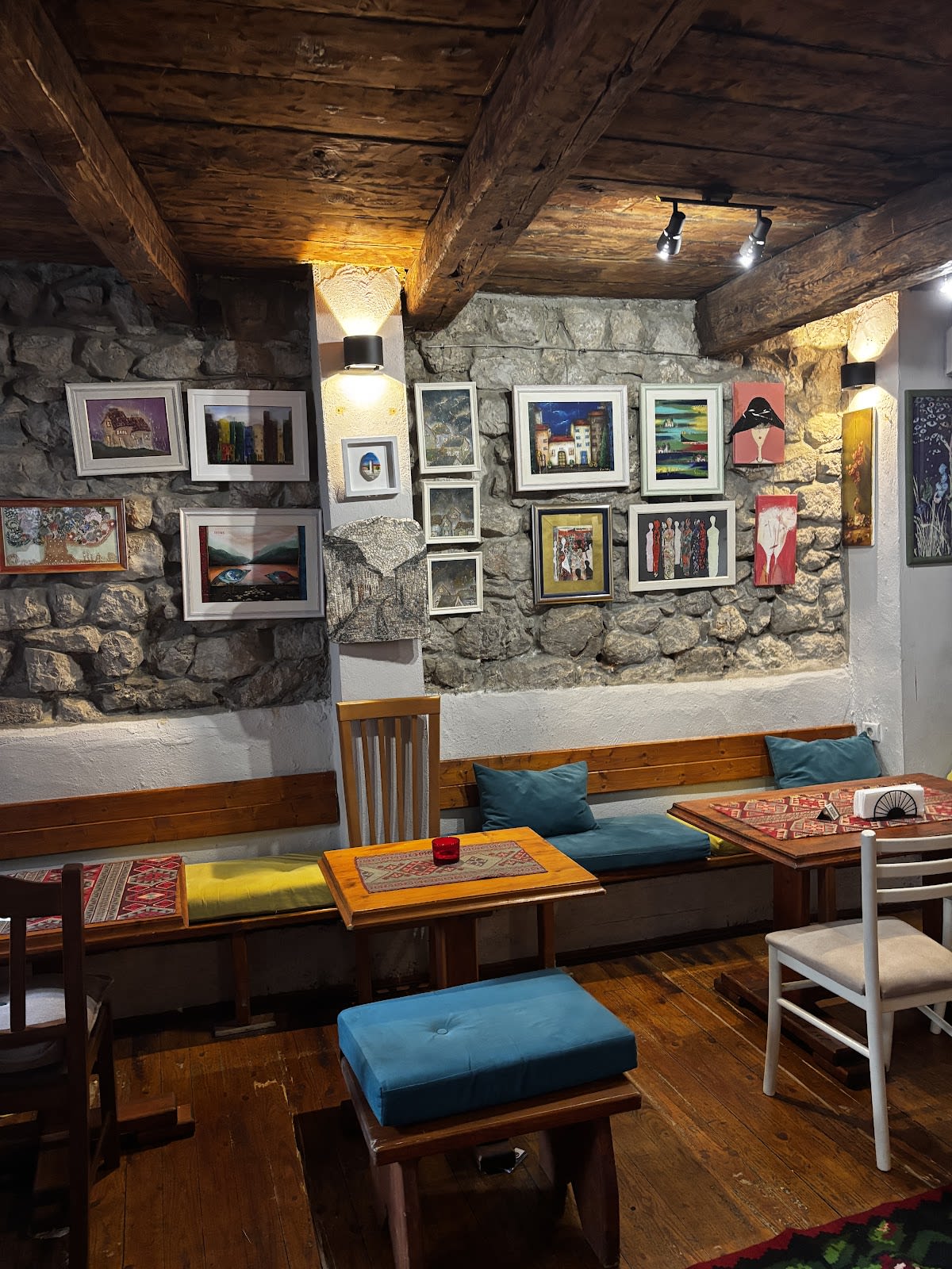 Kaldrma - Podgorica - Kafe Galerija Suvenirnica photo 4
