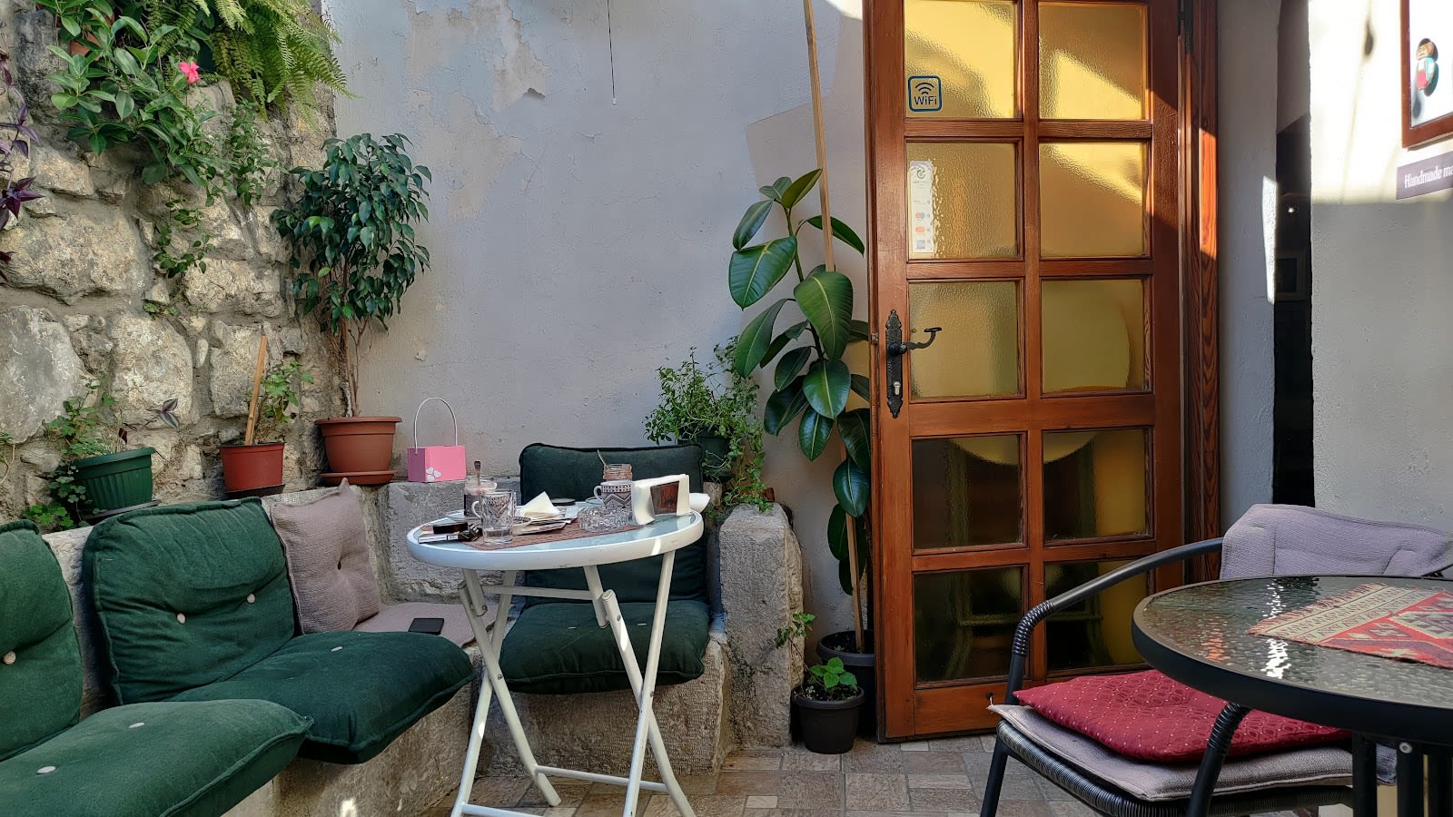 Kaldrma - Podgorica - Kafe Galerija Suvenirnica photo 6