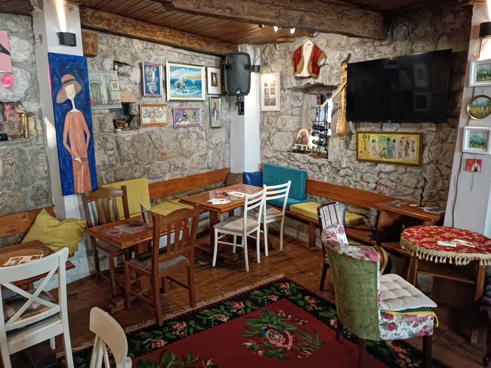 Kaldrma - Podgorica - Kafe Galerija Suvenirnica photo 9