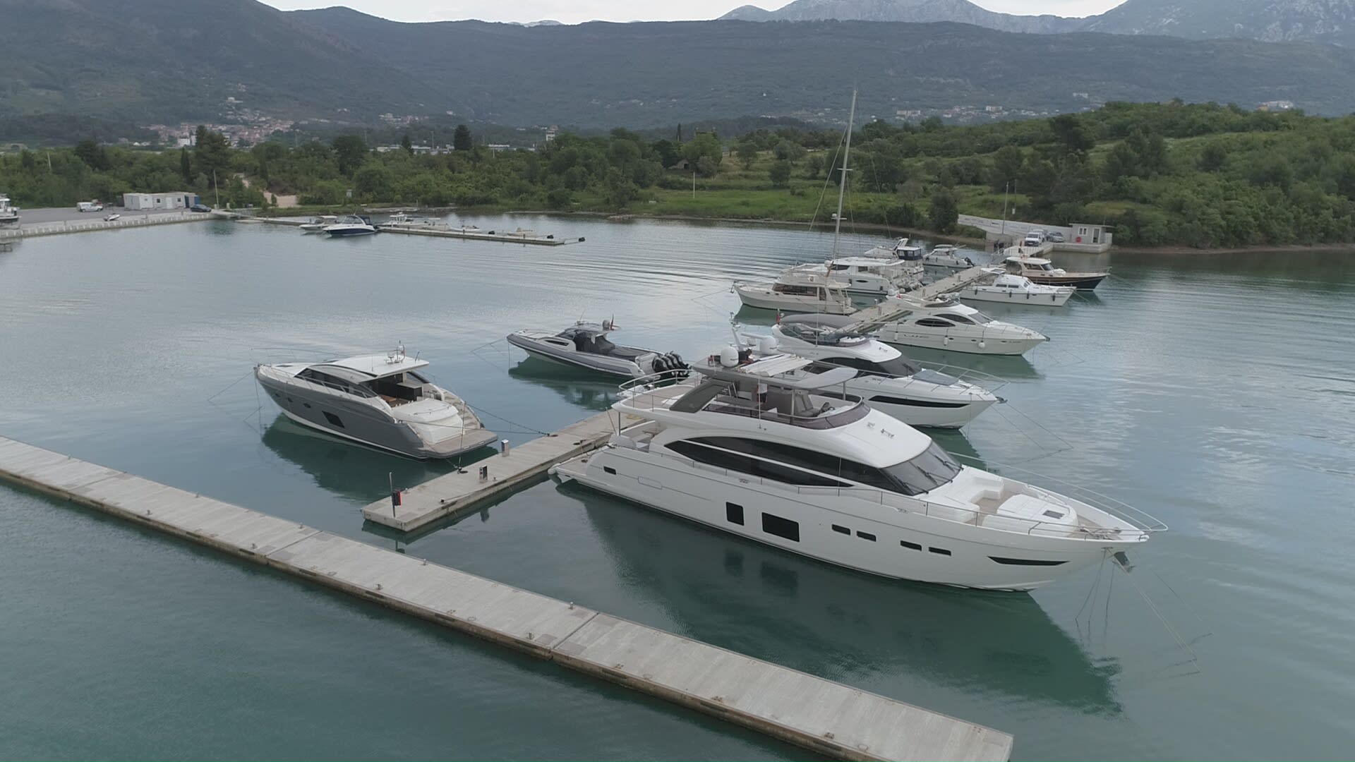 Airport Marina Tivat photo 2