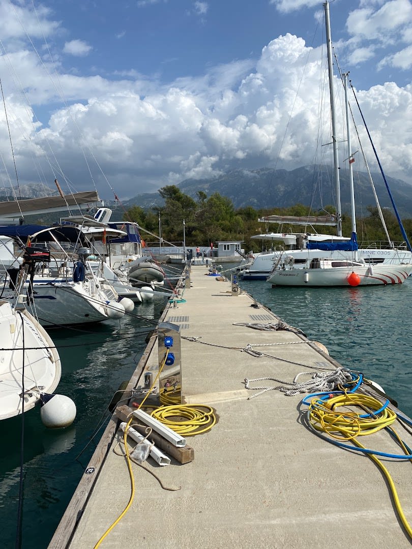 Airport Marina Tivat photo 3