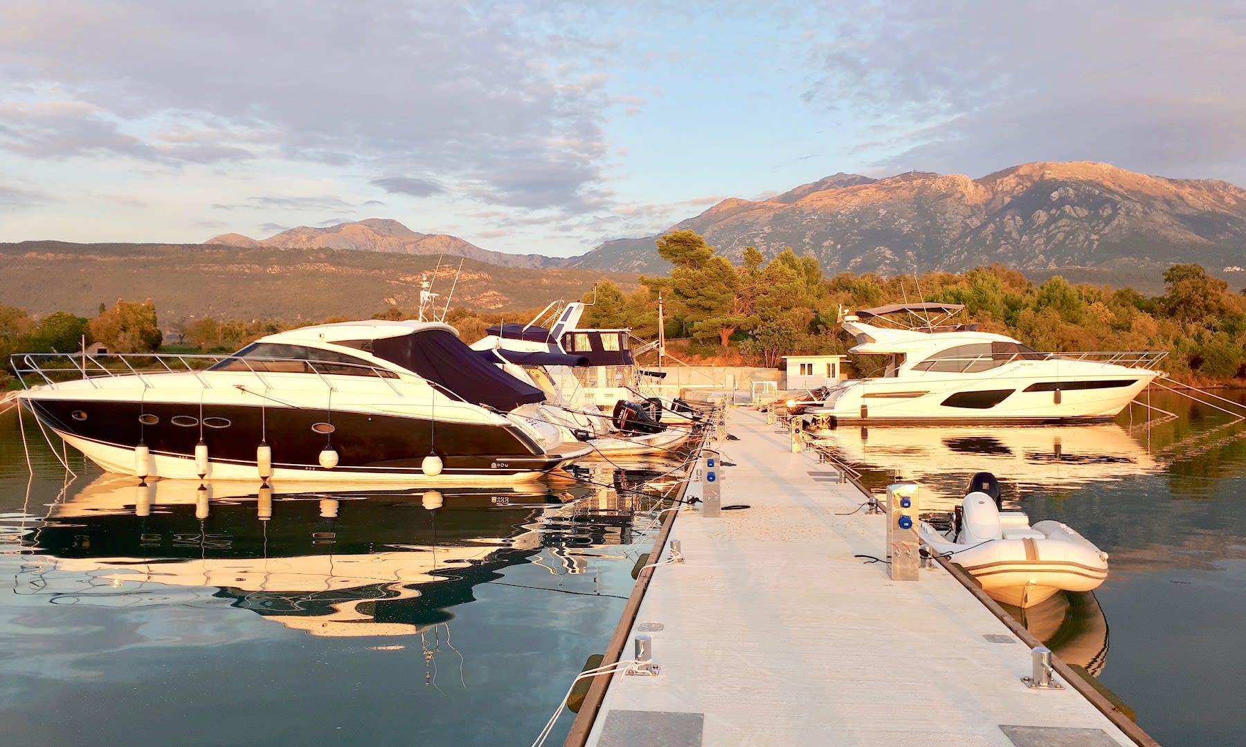 Airport Marina Tivat photo 4