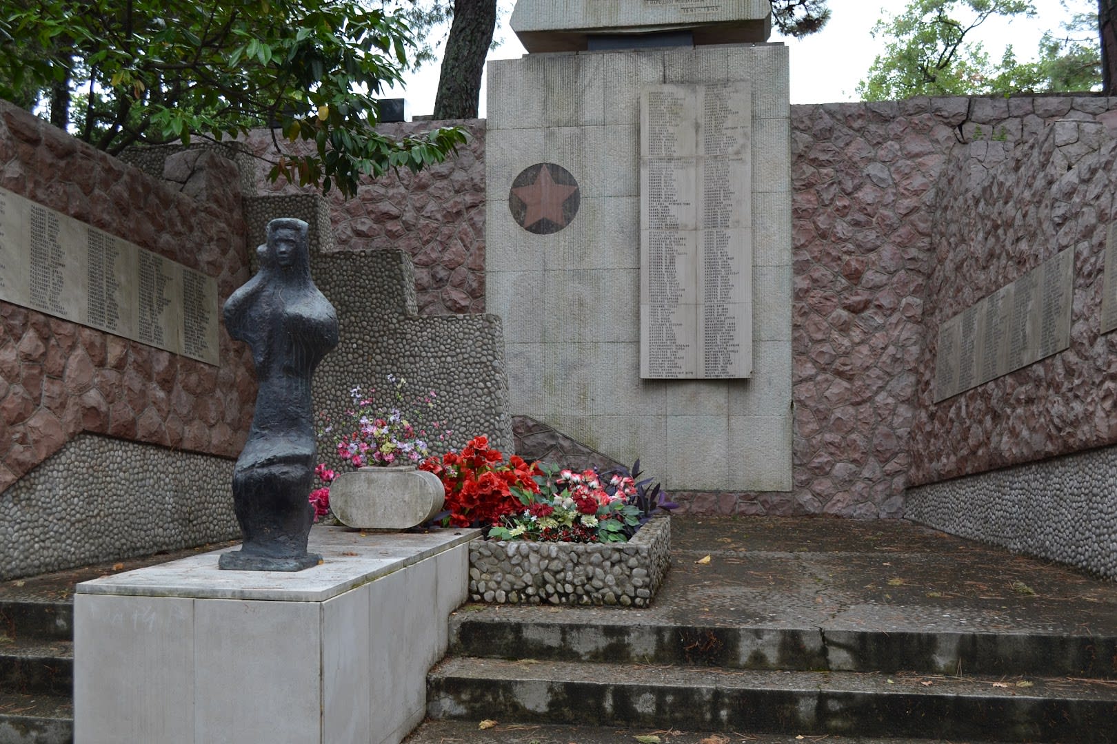 Monument to Fallen Soldiers and Victims of Fascism photo 2