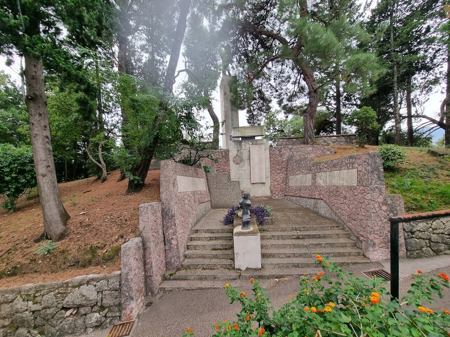 Monument to Fallen Soldiers and Victims of Fascism photo 4