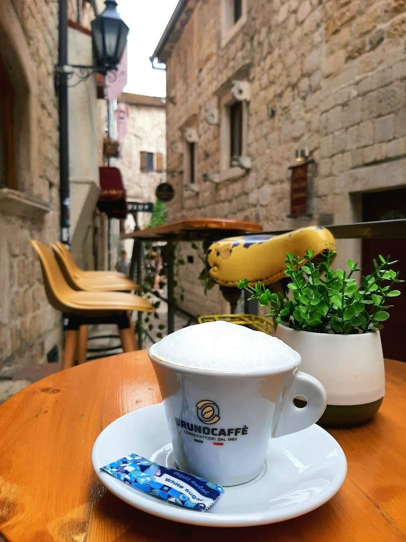 Niente Cafe Bar photo 3