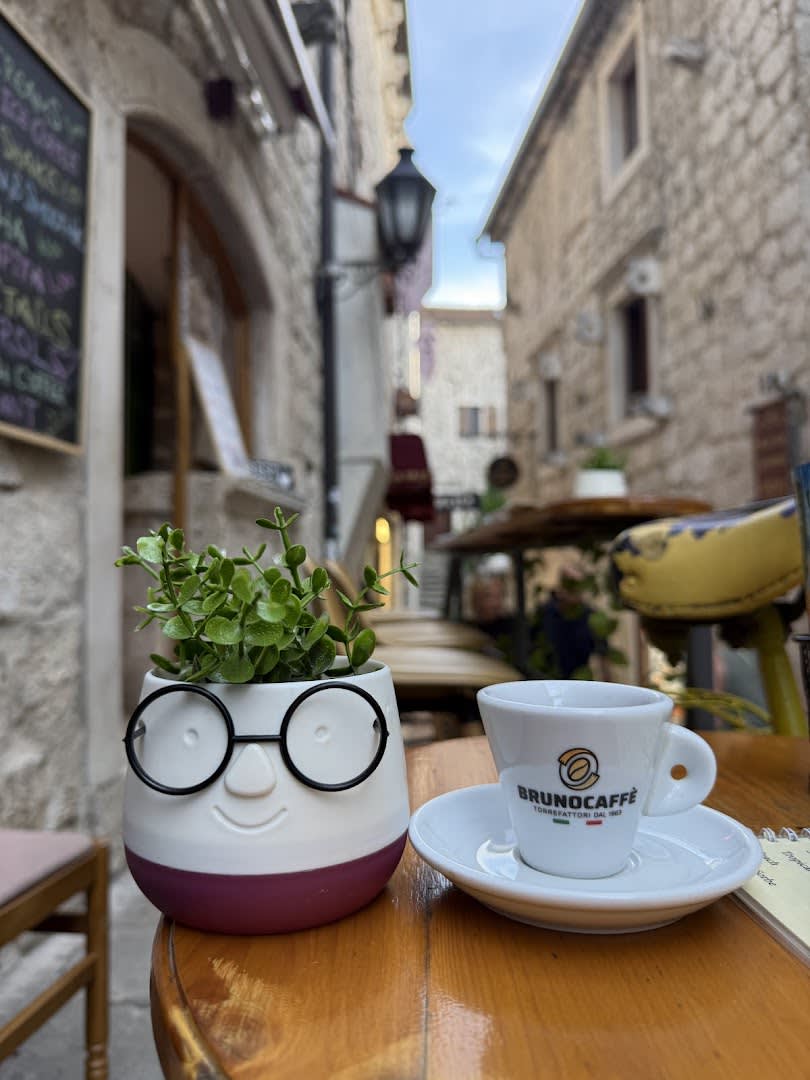 Niente Cafe Bar photo 5