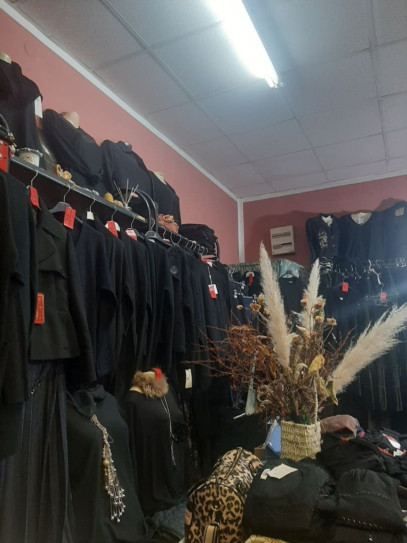 Butik Crne Garderobe photo 2