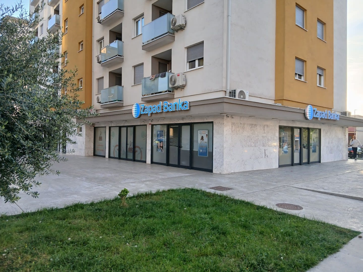 Zapad Banka photo 2