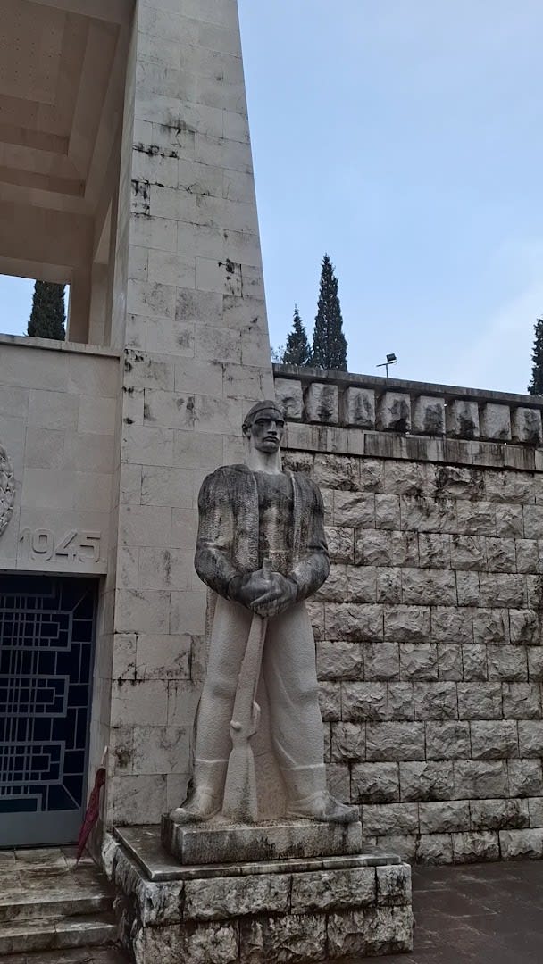 Partisan Fighter Monument photo 7