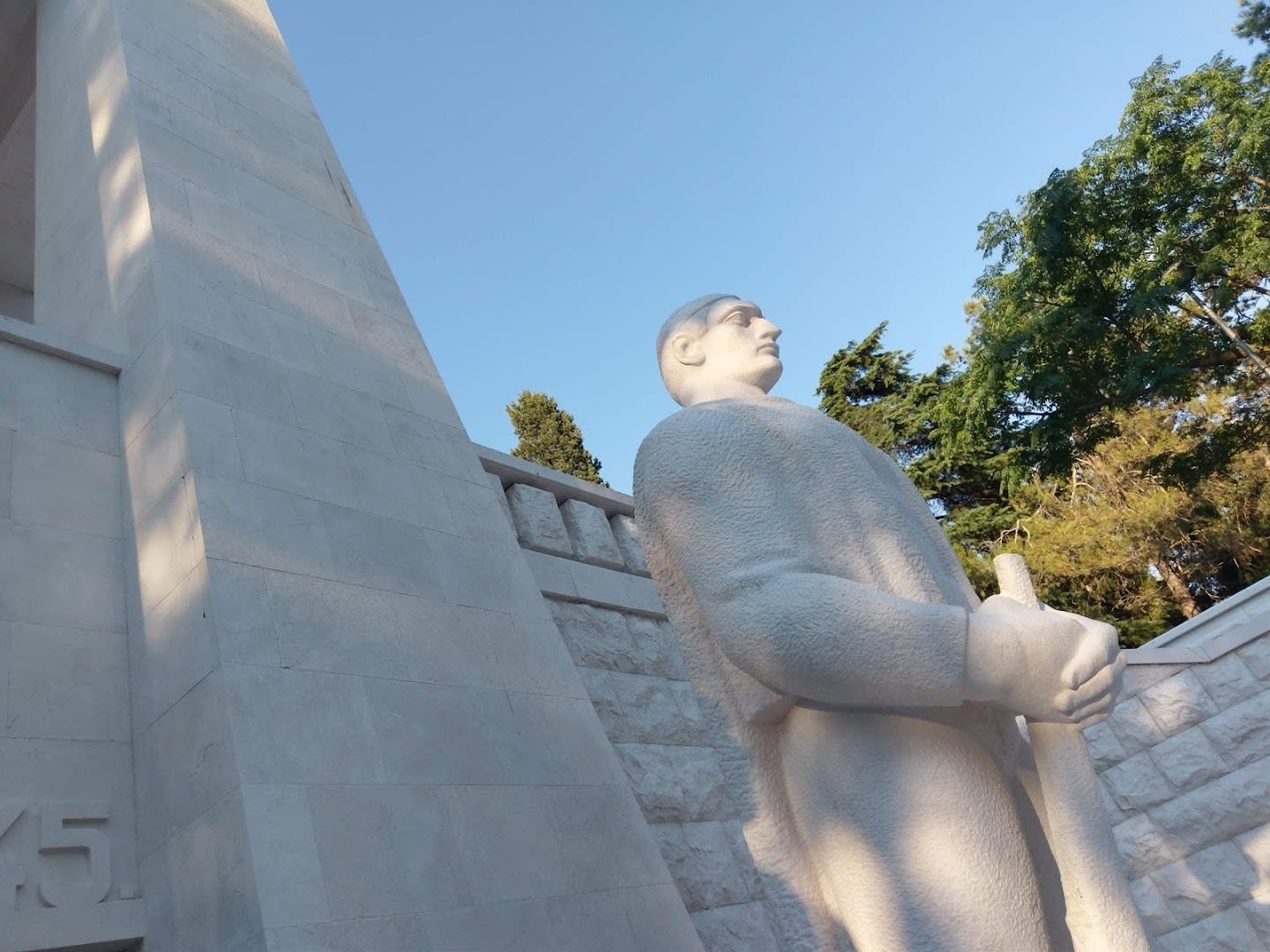 Partisan Fighter Monument photo 8