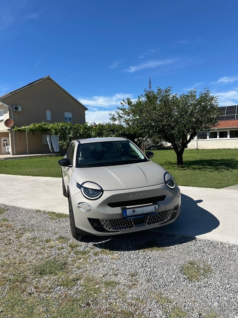 Oivo Rent A Car photo 4