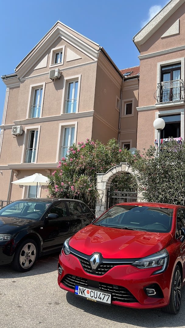 Renault Rent A Car photo 5