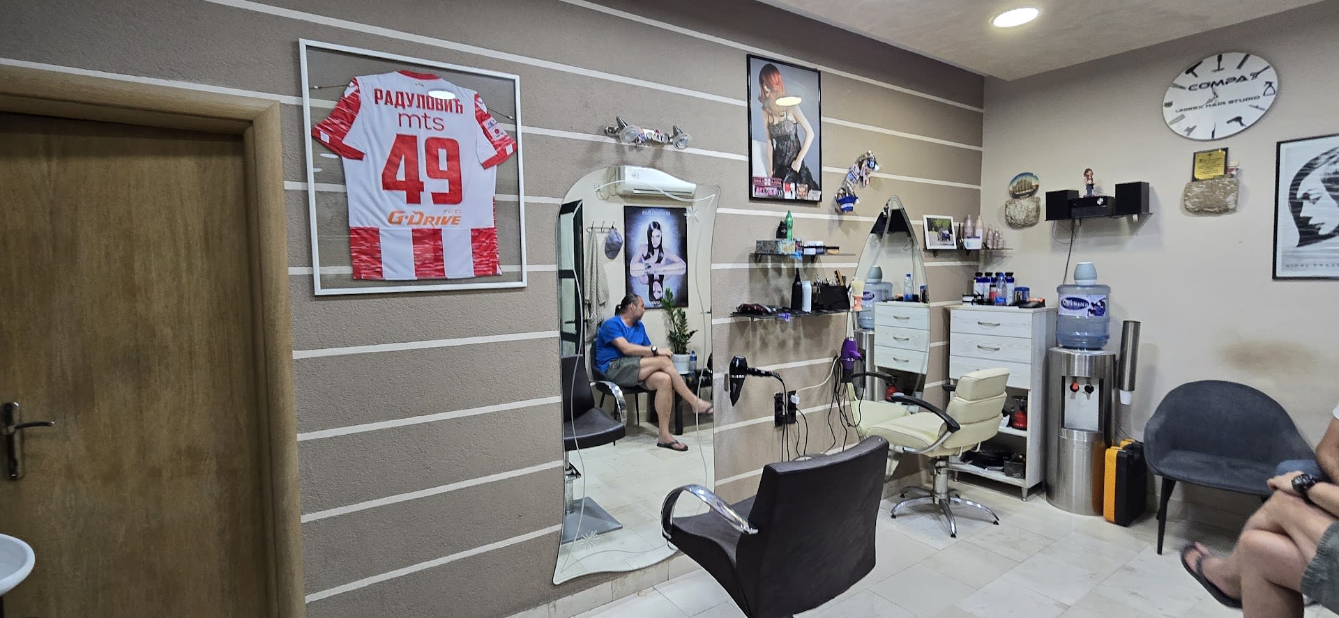 Compa Hair Salon photo 2