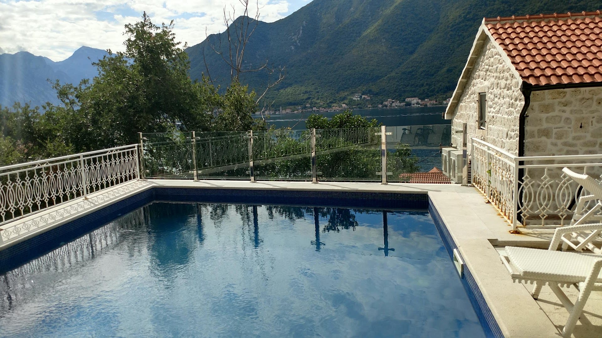 Perast Waterfront Apartments photo 2