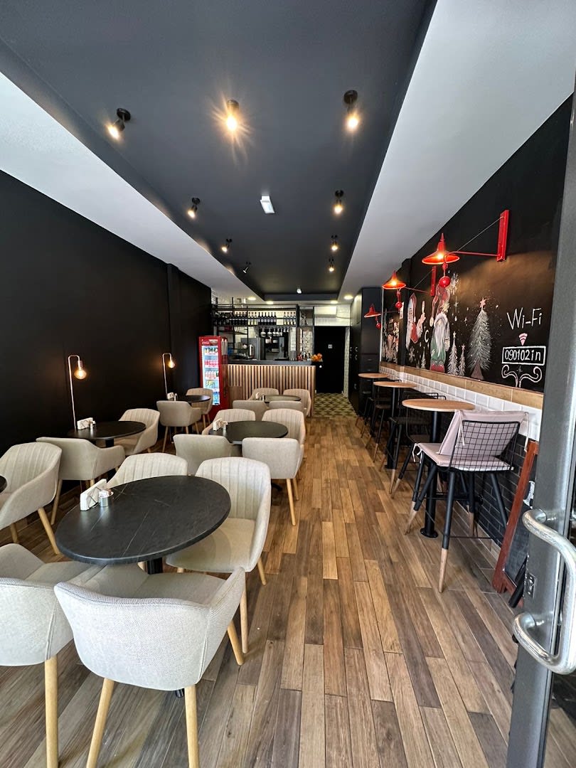 Atlas Cafe & Bar photo 3