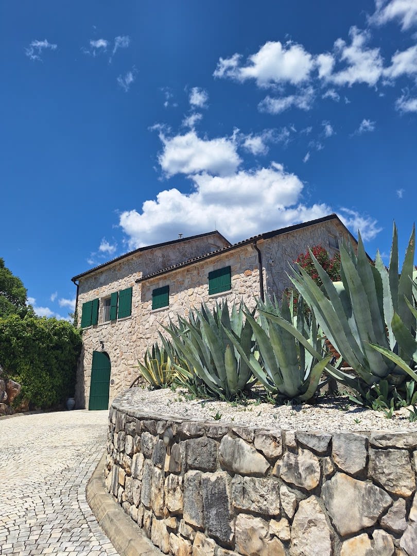 Radevic Estate photo 3
