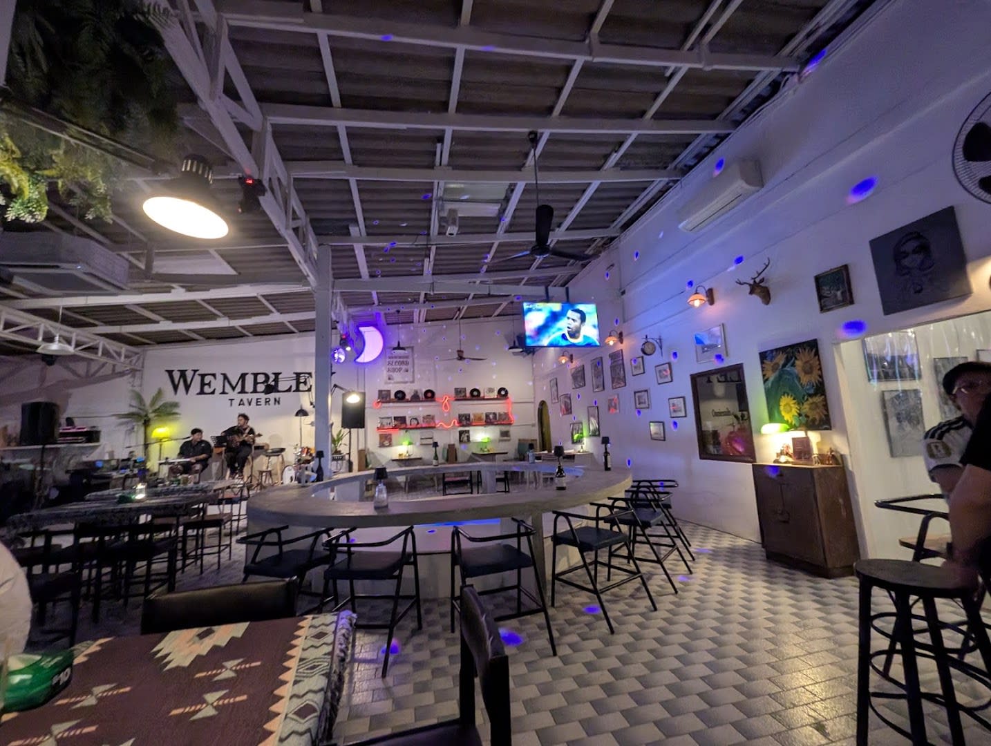 Wembley Tavern Phuket photo 2