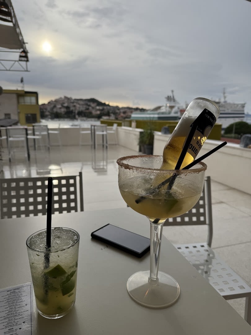 Love Bar photo 2