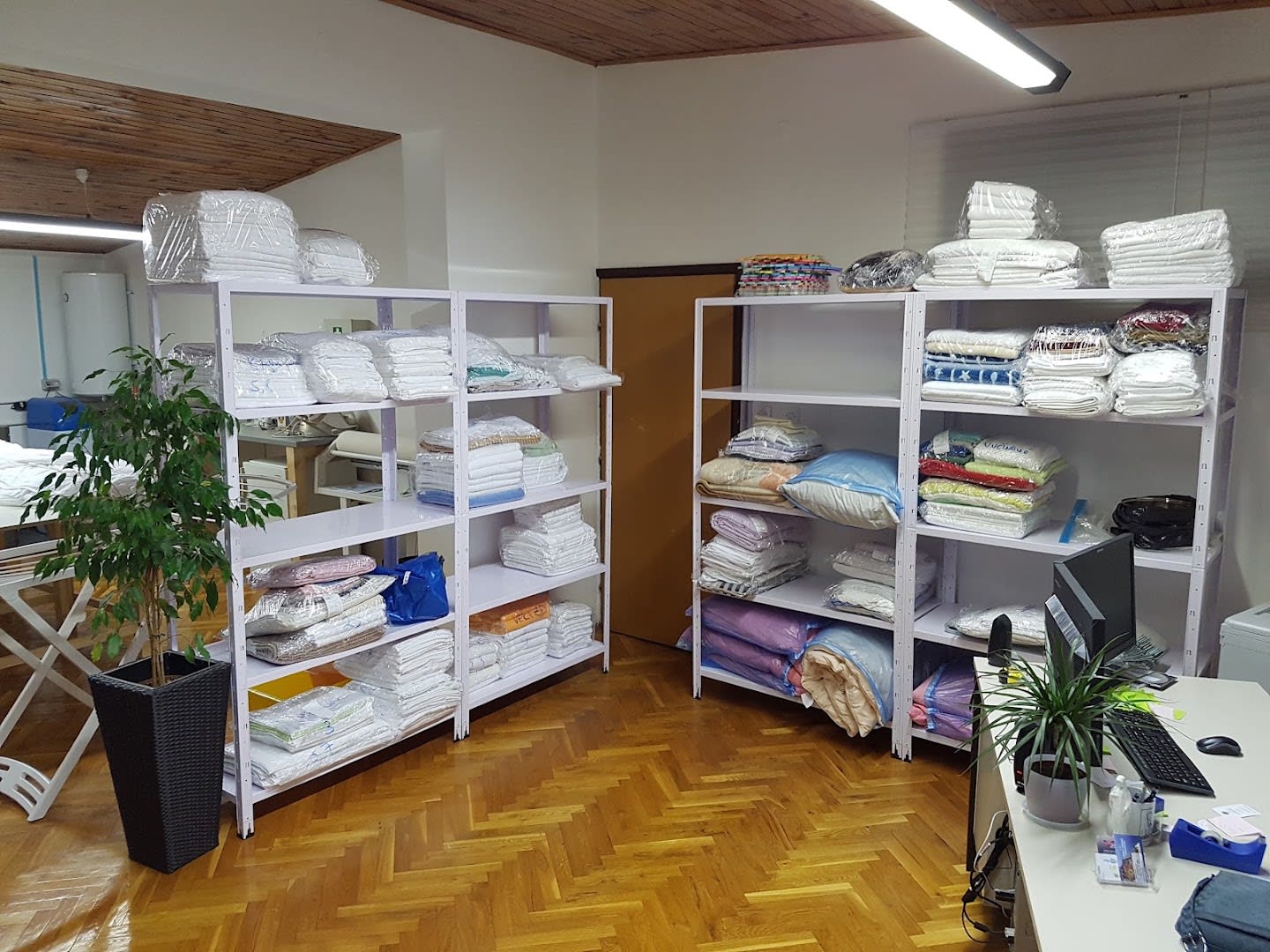 La Perla Laundry photo 2