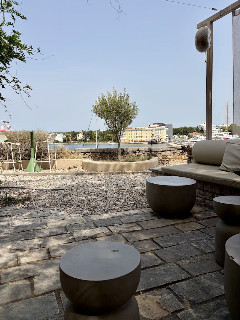 The Garden Lounge photo 2