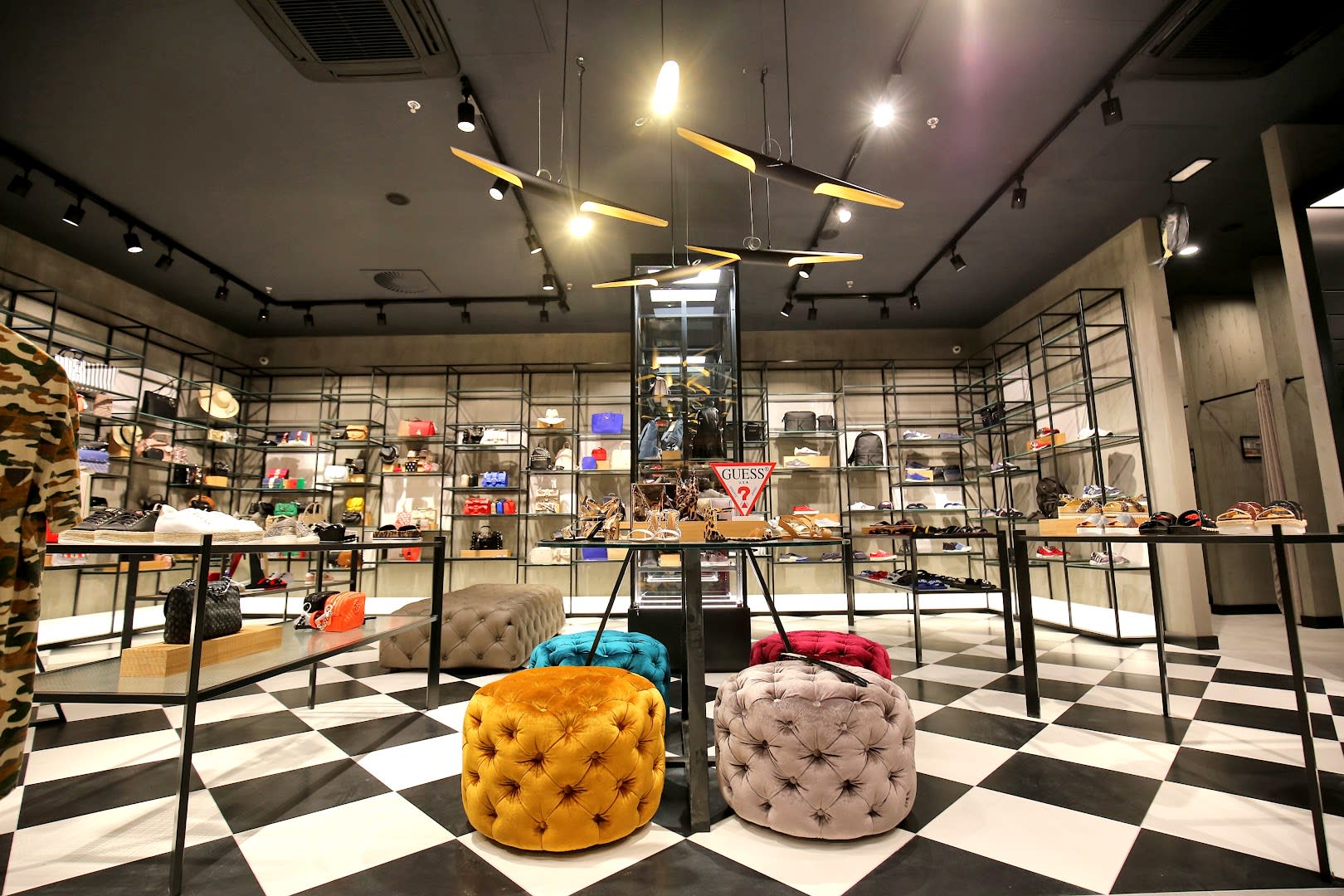 Fashion & Friends photo 1