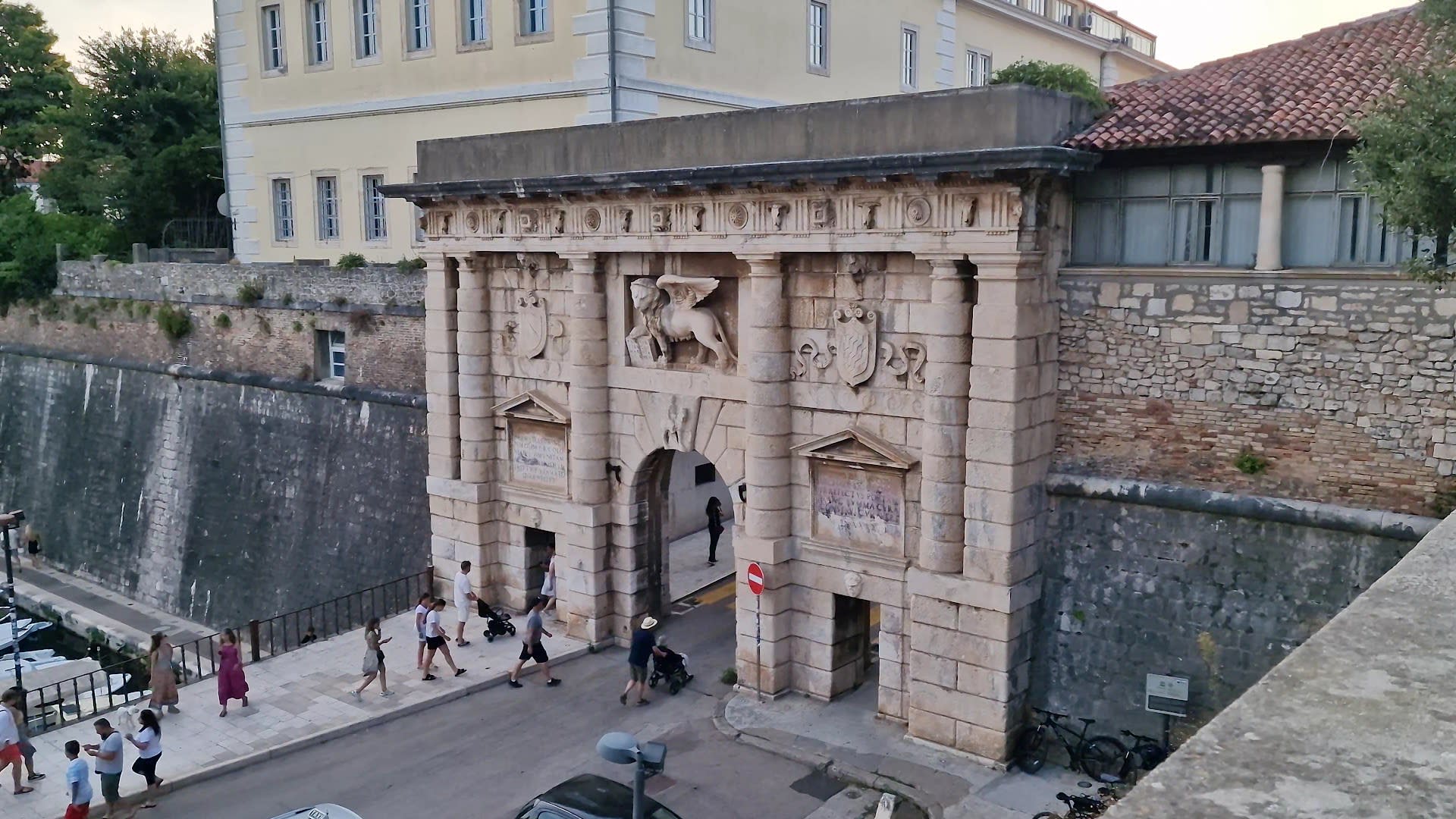 Land Gate photo 1