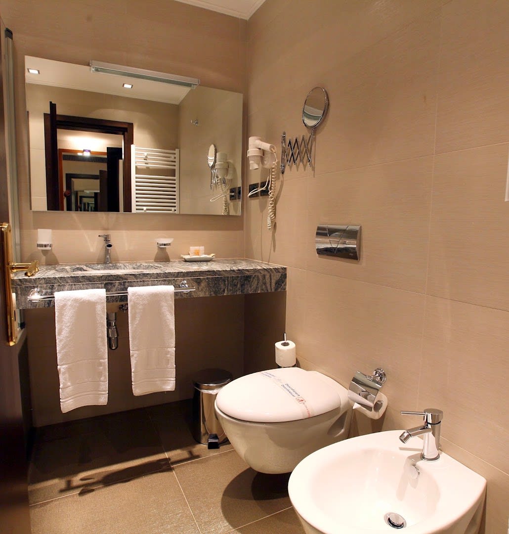 Tirana International Hotel & Conference Centre photo 4