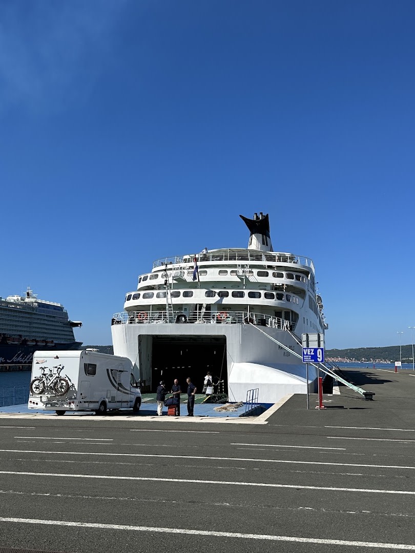 Gazenica Ferry Port photo 3