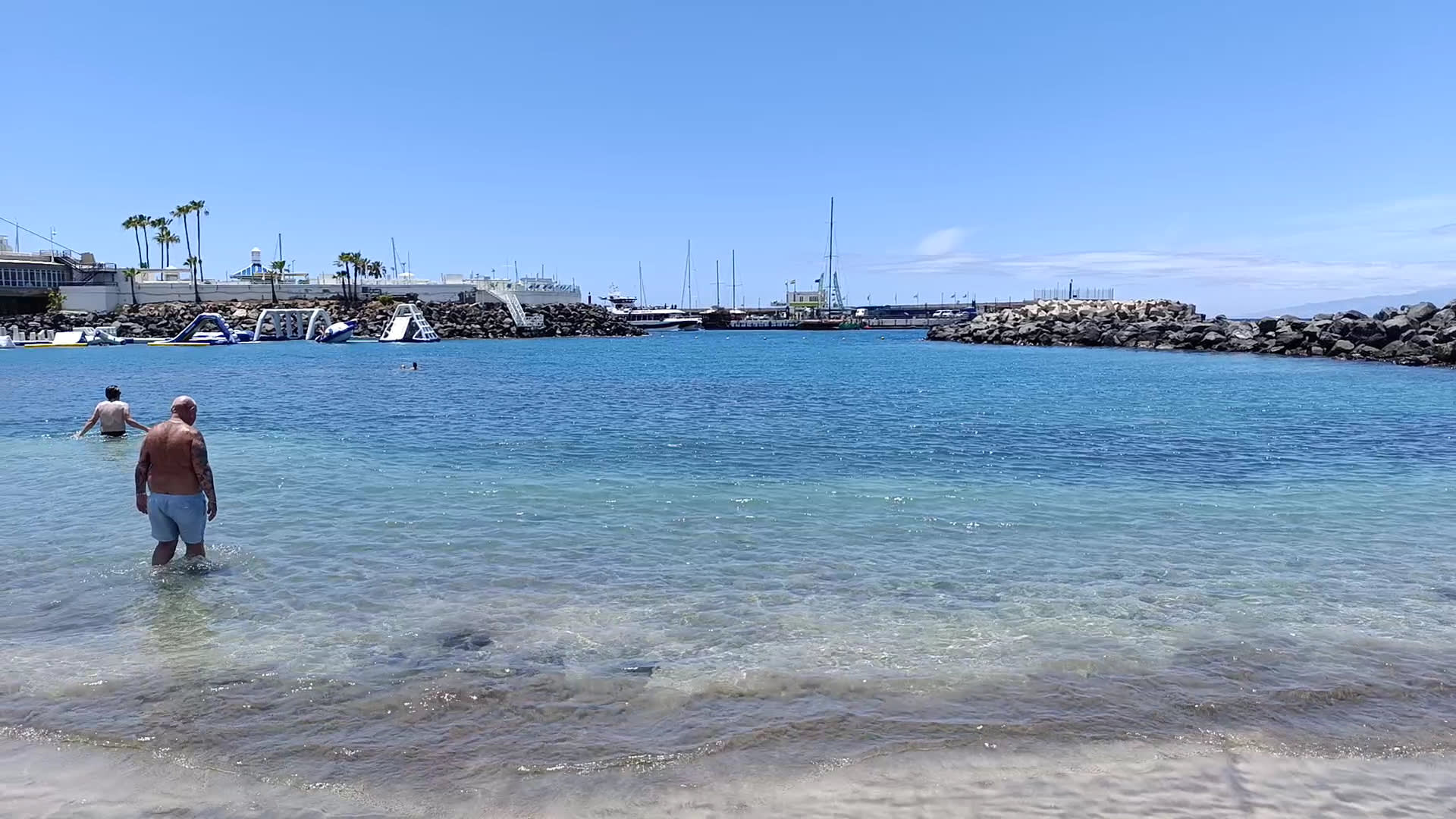 Kaluna Beach Club photo 1