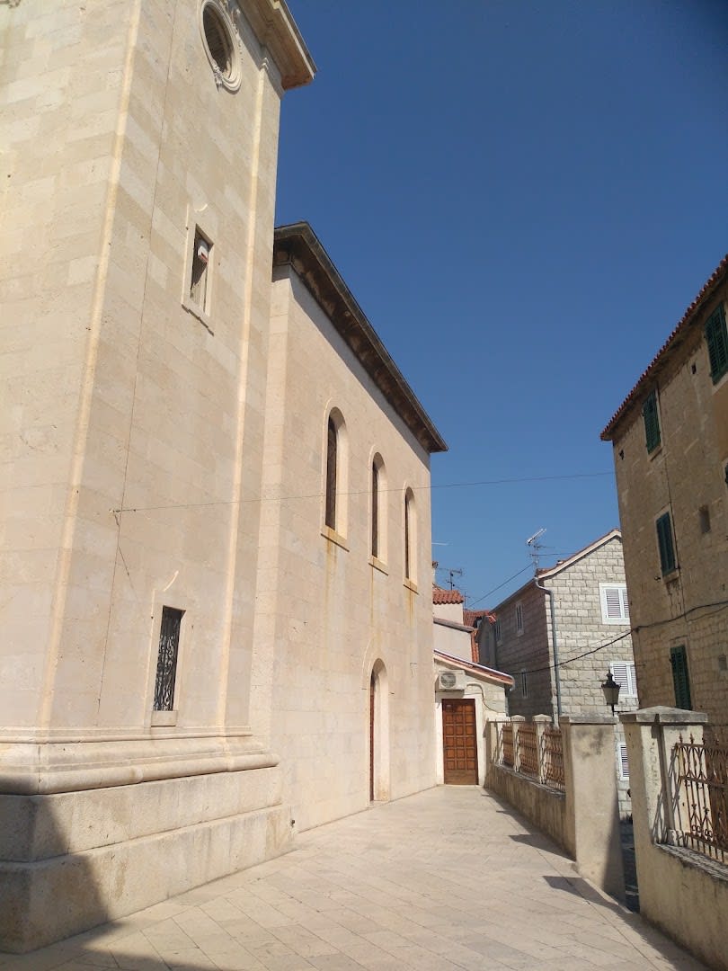 Church of the Holy Cross photo 3