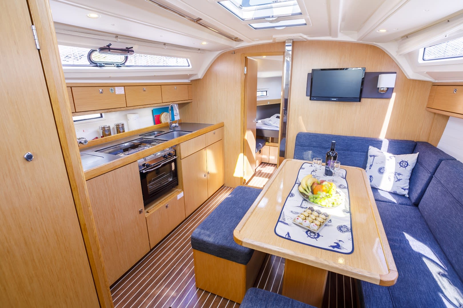 Fair Wind Yacht Charter photo 2
