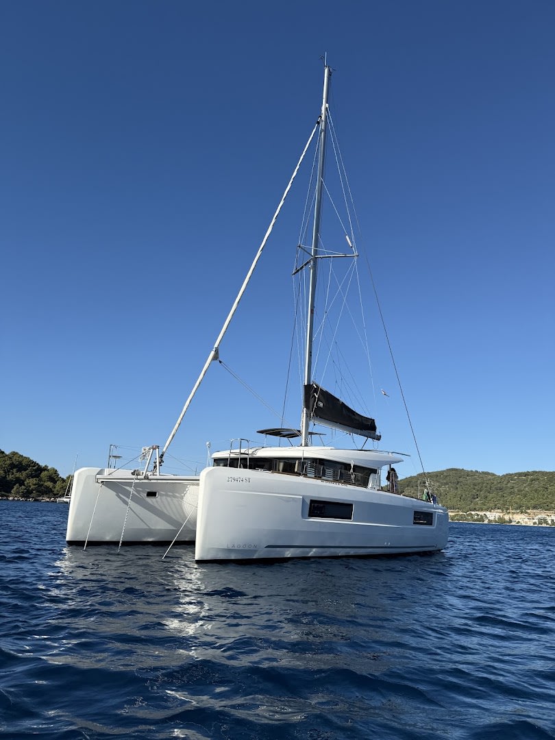 Fair Wind Yacht Charter photo 4