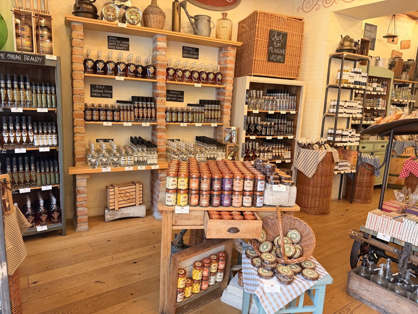 Aura Distillery Shop photo 2