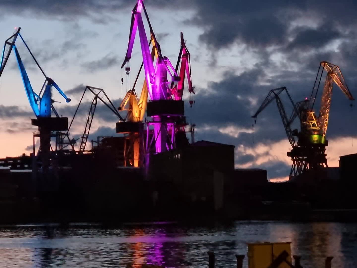 Lighting Giants photo 1