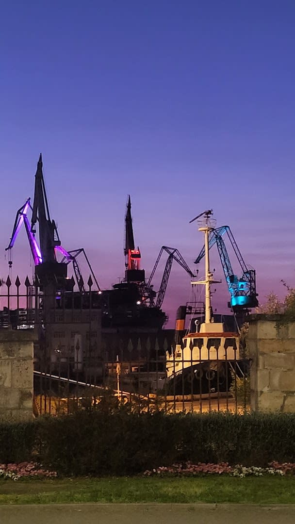 Lighting Giants photo 3