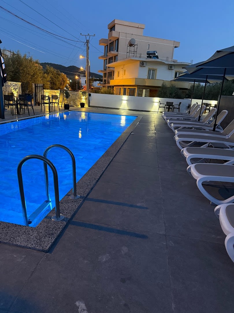 Blue Pool Bar & Caffe photo 4