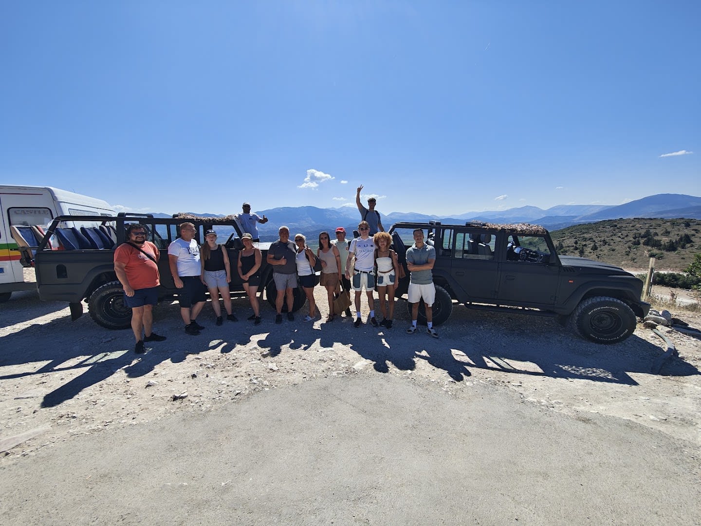 Saranda Jeep photo 3
