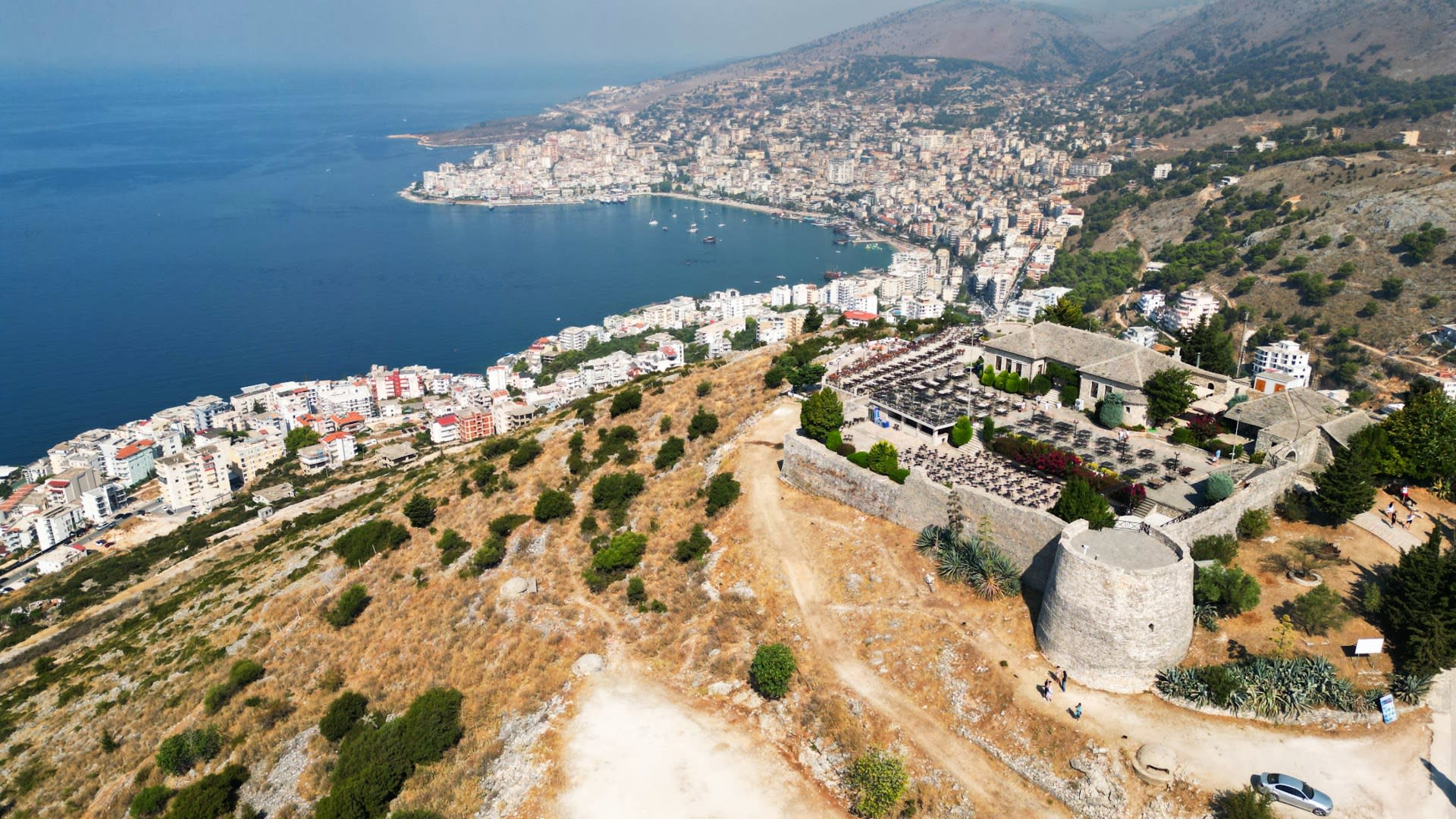 Lëkurësi Castle photo 2