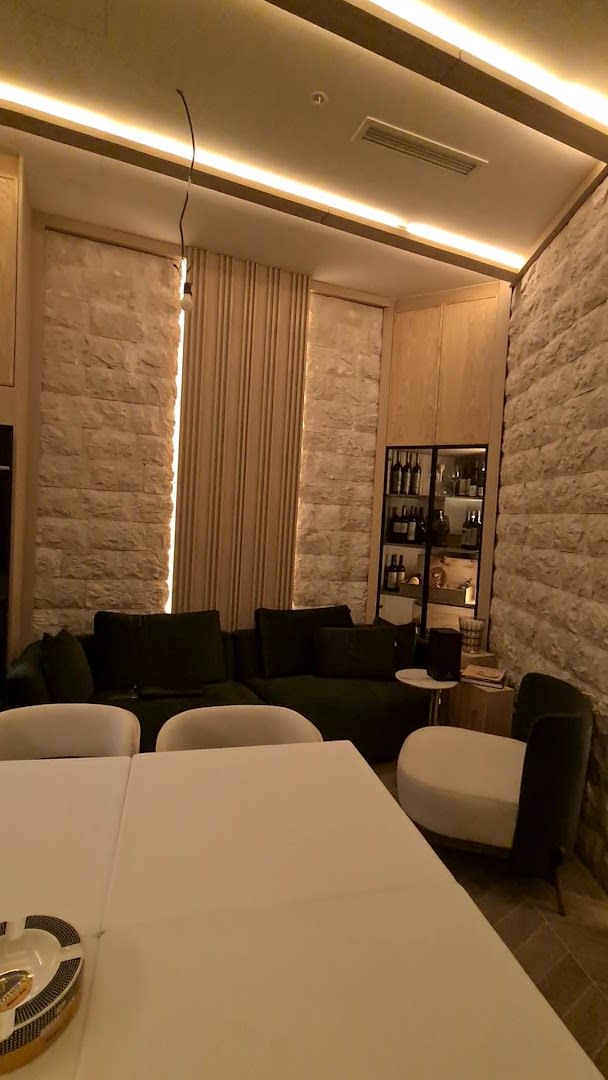 Ollie’s Hotel photo 1