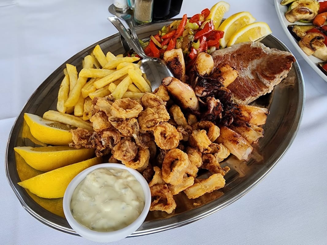 Coco Bar, Food & Sea photo 4